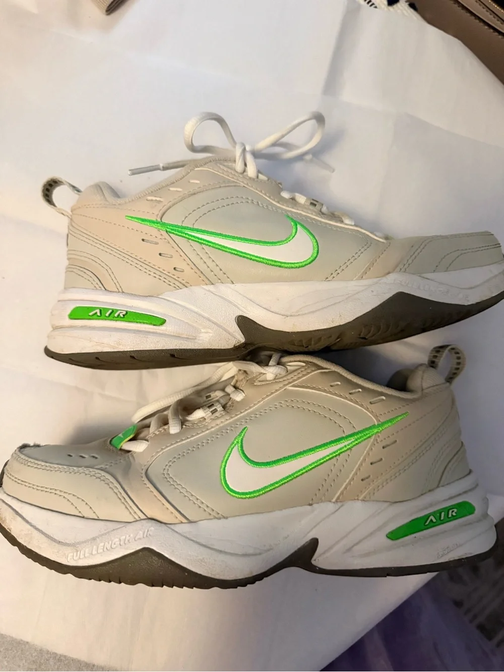 Nike Air Monarch IV Light Bone Green Strike men’s size 7